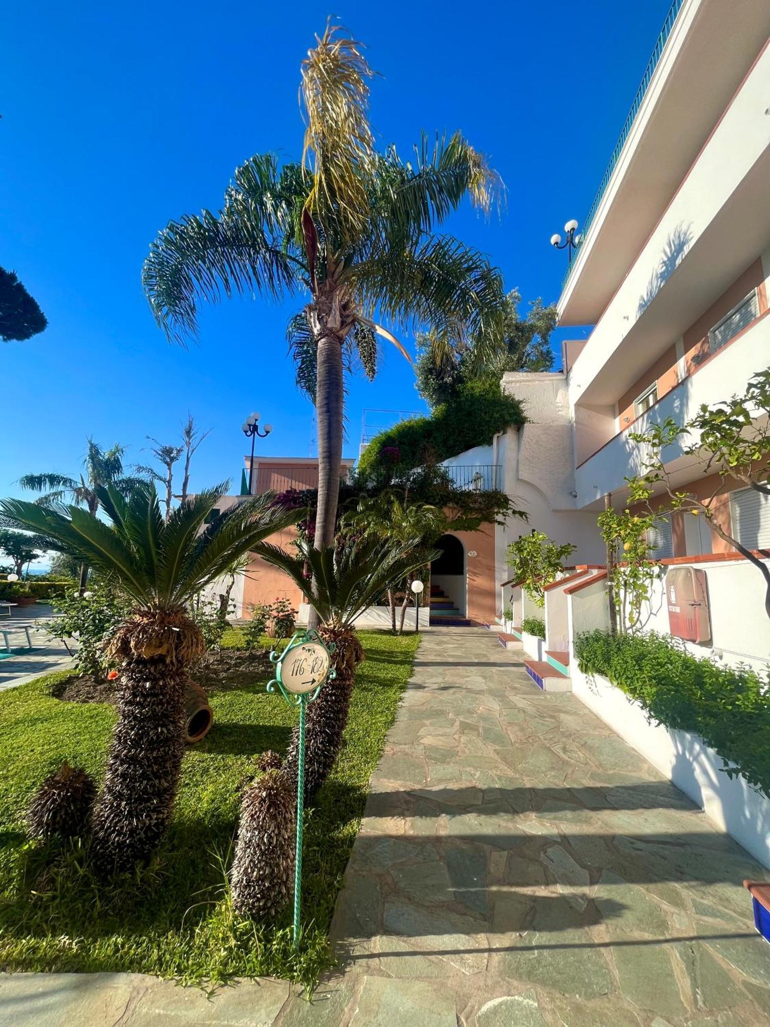 Resort Villa Flavio 卡萨米乔拉泰尔梅 外观 照片